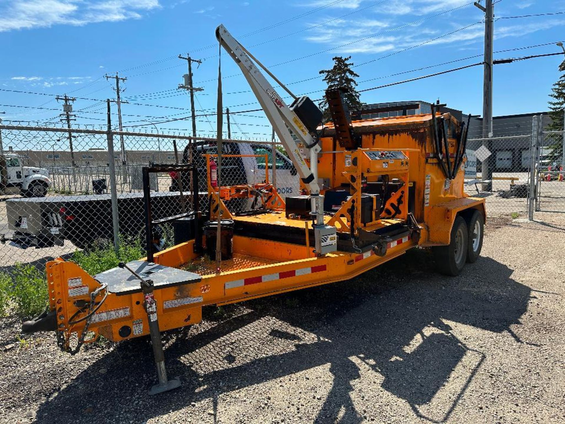 2020 KM International 8000T 4-ton Asphalt Hotbox Trailer VIN: 1K9BU2020LN246183