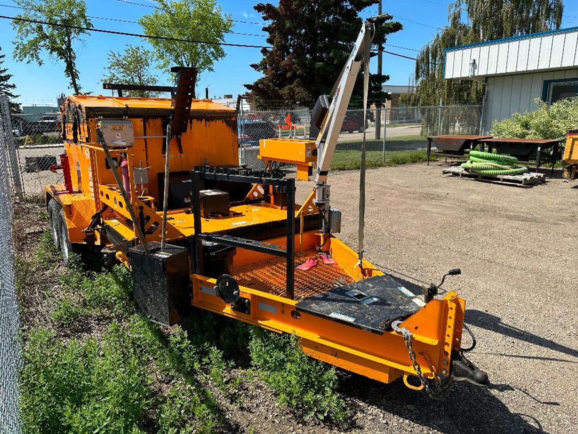 2020 KM International 8000T 4-ton Asphalt Hotbox Trailer VIN: 1K9BU2020LN246183 - Image 2 of 14