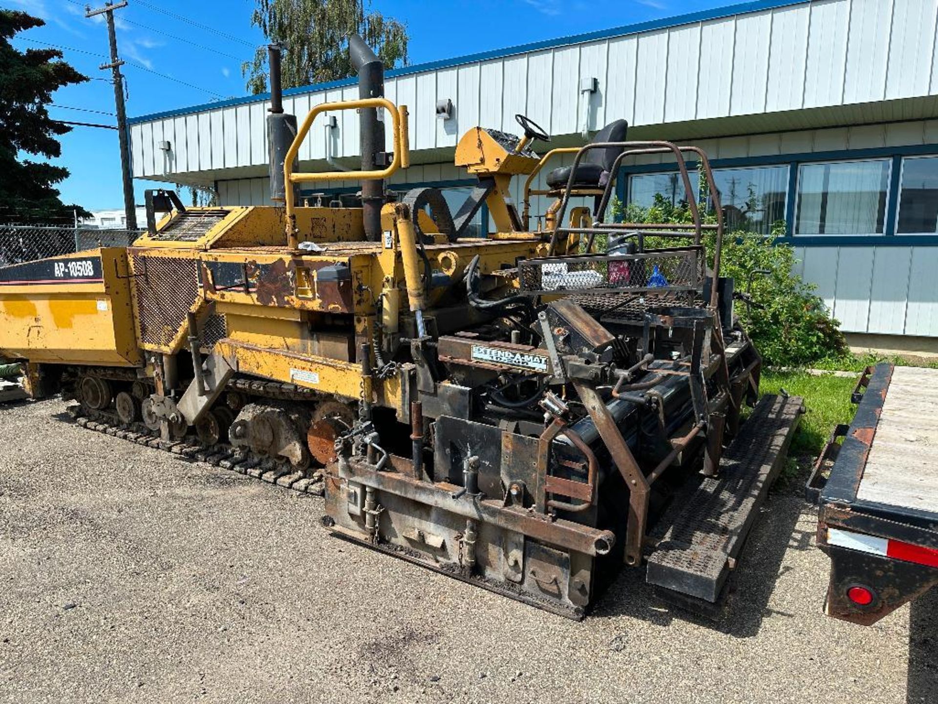 1999 Cat AP-1050B Tracked Asphalt Paver VIN: 6ZN00195