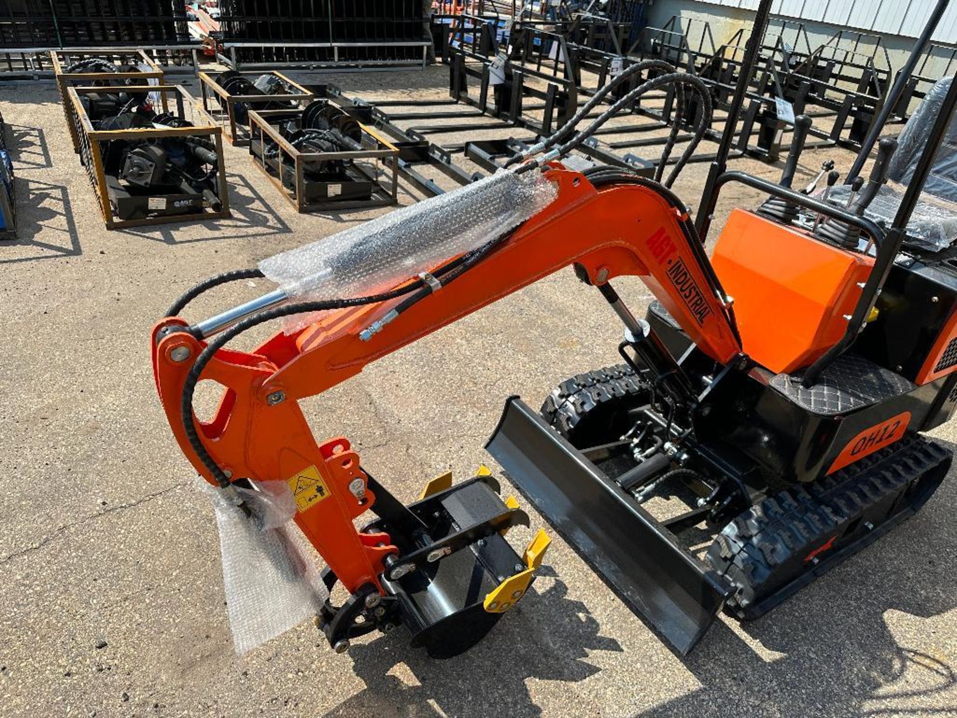 2023 AGROTK AGT Industrial QH12 13.5 HP Mini Excavator SN: QH1223050801D - Image 5 of 10