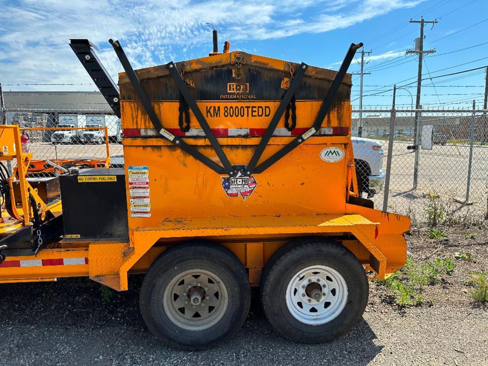 2020 KM International 8000T 4-ton Asphalt Hotbox Trailer VIN: 1K9BU2020LN246183 - Image 10 of 14