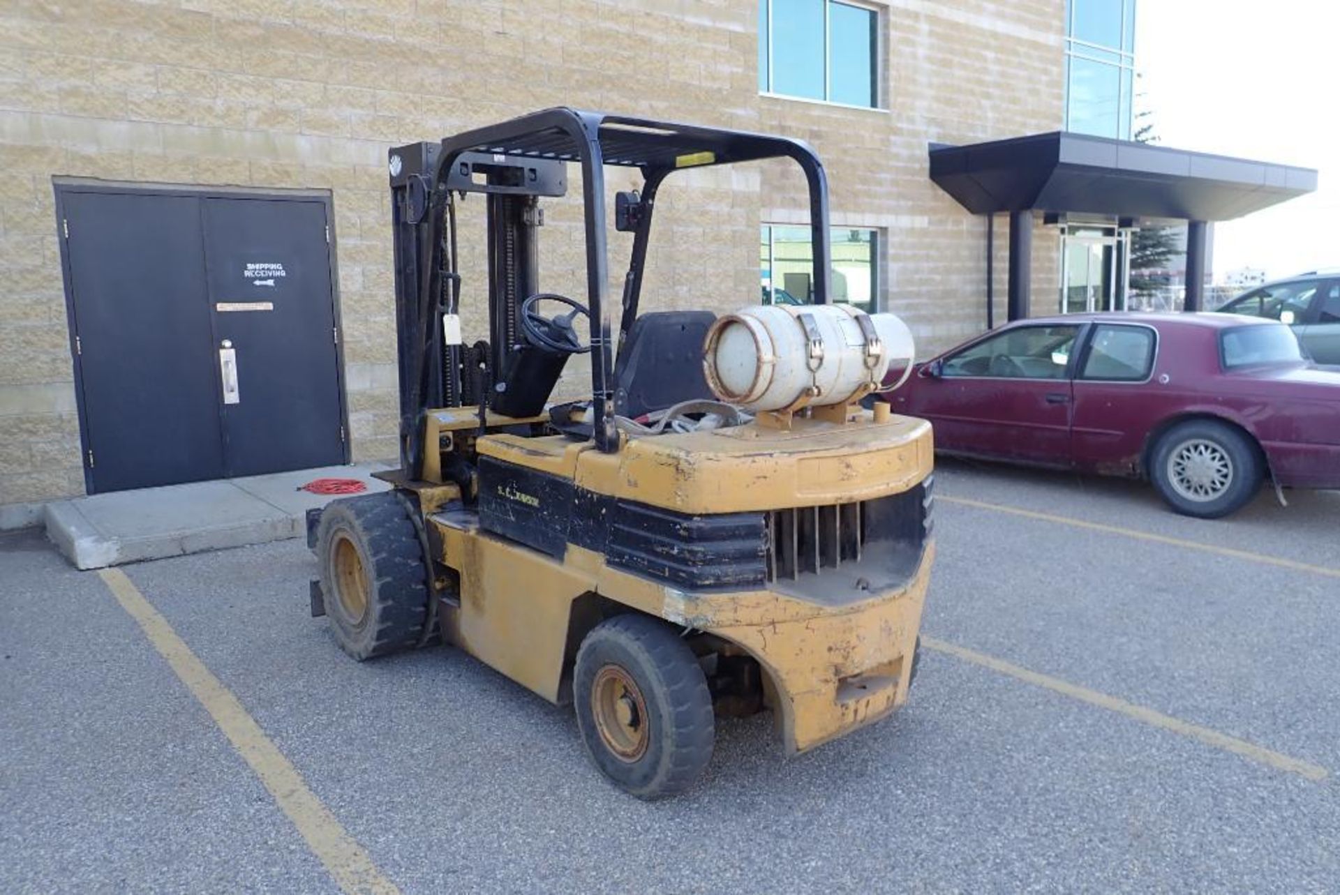 Daewoo G305-2 Dual Fuel 6,000lbs Capacity Forklift, SN 12-07800. *NO REMOVAL UNTIL 12PM JULY 28/23* - Image 3 of 4