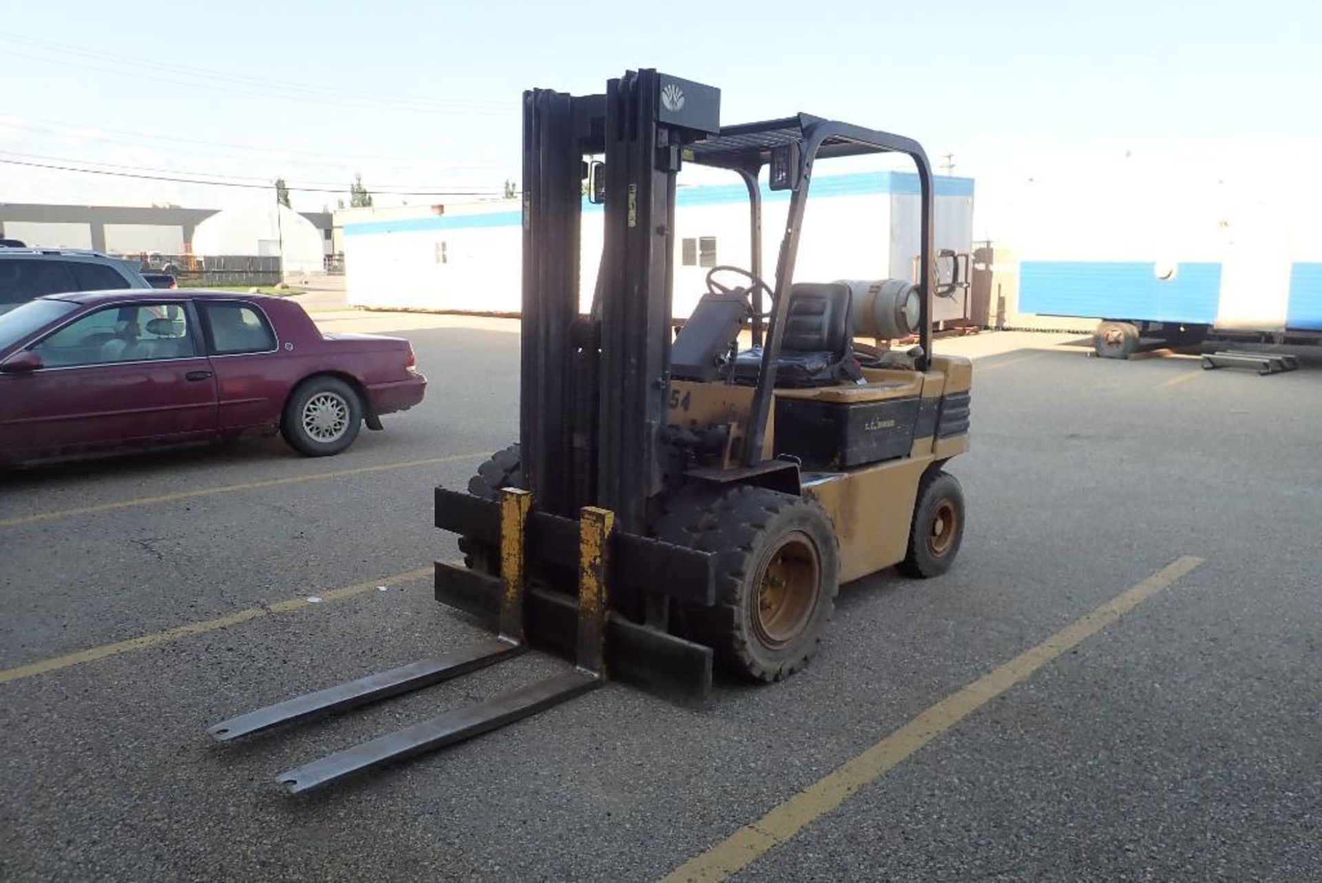 Daewoo G305-2 Dual Fuel 6,000lbs Capacity Forklift, SN 12-07800. *NO REMOVAL UNTIL 12PM JULY 28/23* - Image 2 of 4