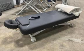 ELECTRIC LIFT MASSAGE TABLE WITH EARTHLITE FLEECE MASSAGE TABLE WARMER