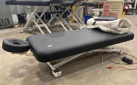 ELECTRIC LIFT MASSAGE TABLE WITH EARTHLITE FLEECE MASSAGE TABLE WARMER