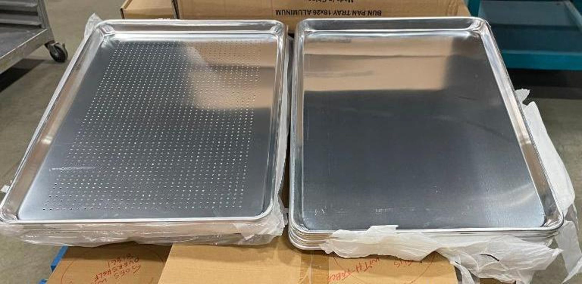 (6) FULL SIZE BUN PANS & (6) FULL SIZE PERFORATED BUN PANS, LOT OF 12. - NEW - Image 3 of 6