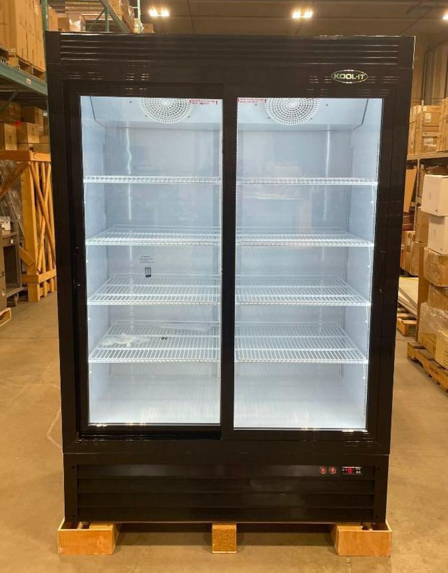 DOUBLE SLIDING GLASS DOOR COOLER, 33.5 CU. FT, LED DISPLAY - NEW