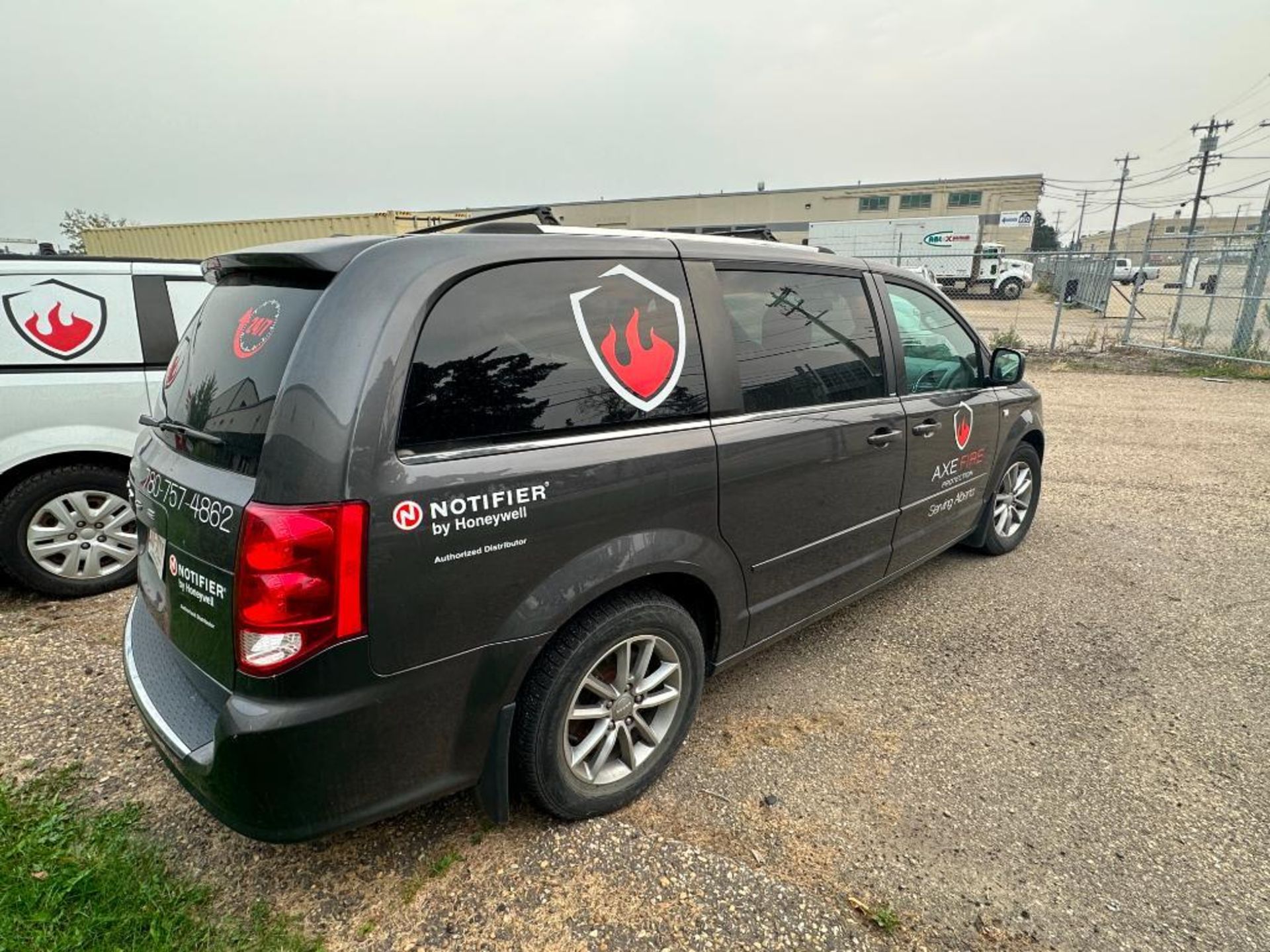 2014 Dodge Grand Caravan SE 30th Anniversary Edition 91,679 kms VIN #: 2C4RDGBG0ER298299 - Image 3 of 9