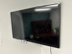 Insignia 32" Smart TV w/ Wall Mount