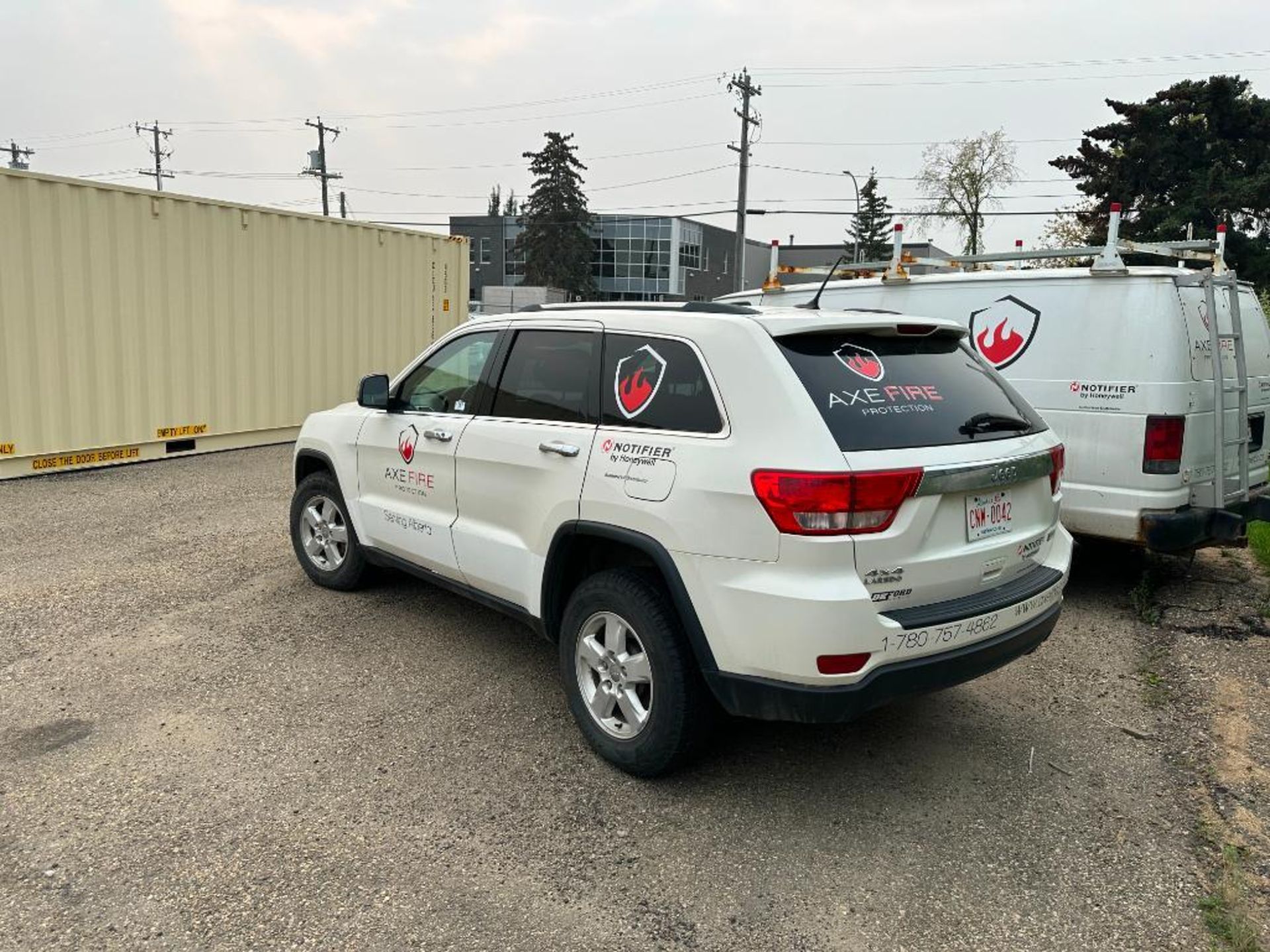 2012 Jeep Grand Cherokee Laredo w. 195, 880 kms 4x4 VIN #: 1C4RJFAG4CC291544SUV - Image 4 of 8