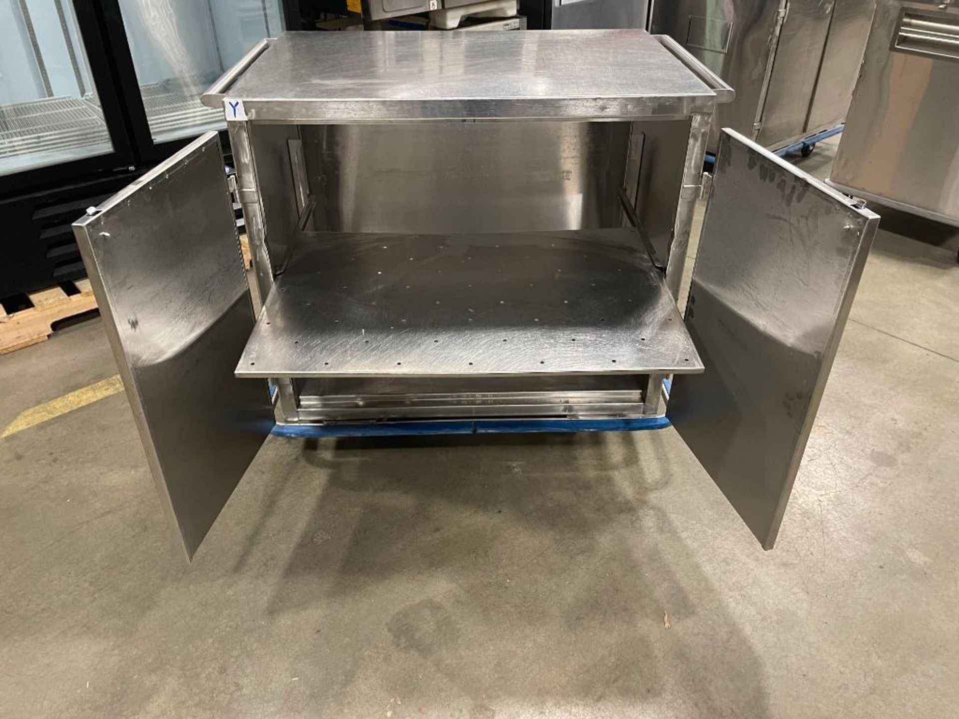36" X 24.5" STAINLESS STEEL MOBILE CART - Image 3 of 6