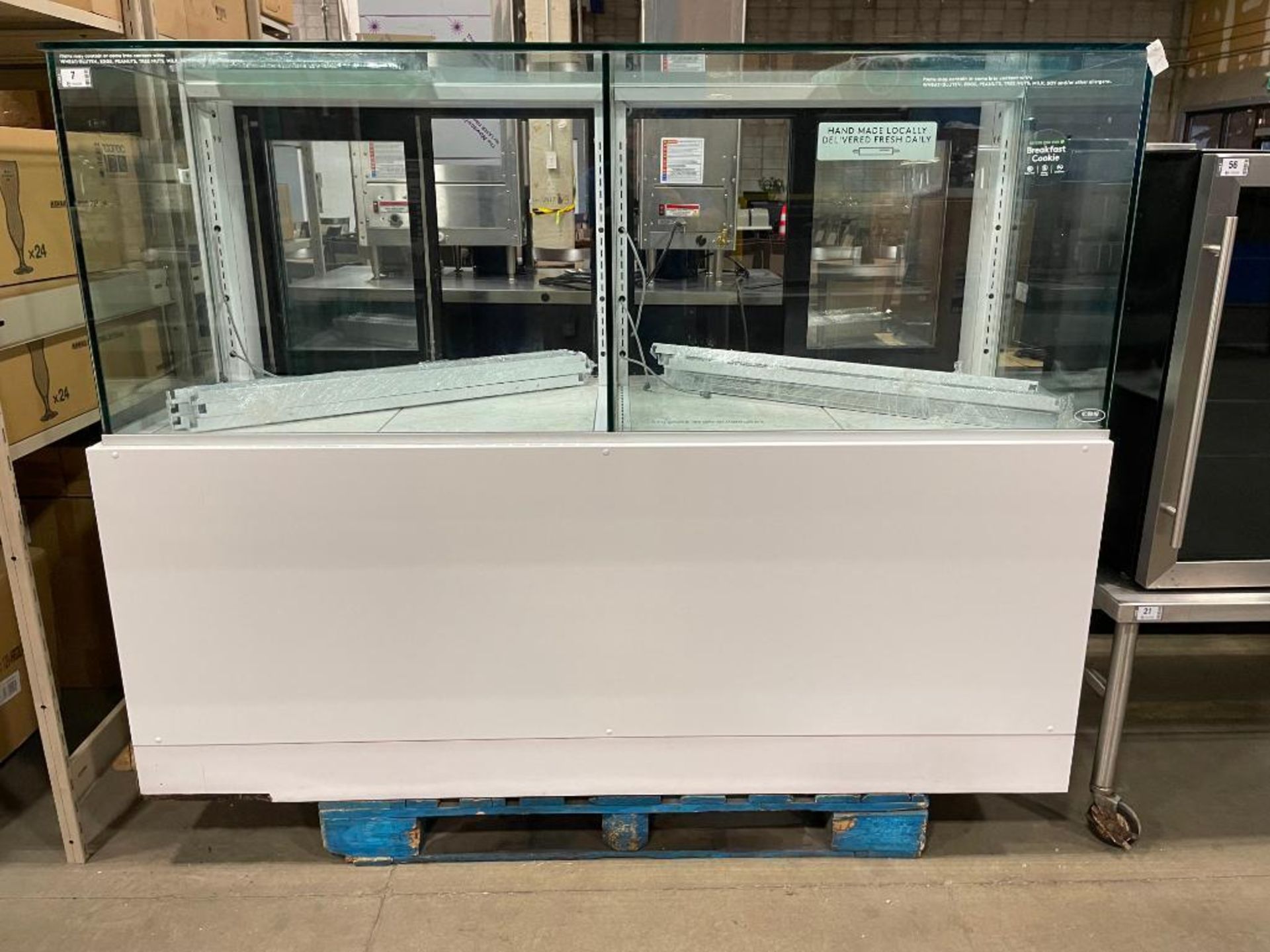 CANADIAN DISPLAY SYSTEMS SQRD6 72" REFRIGERATED DISPLAY CASE - Image 21 of 23