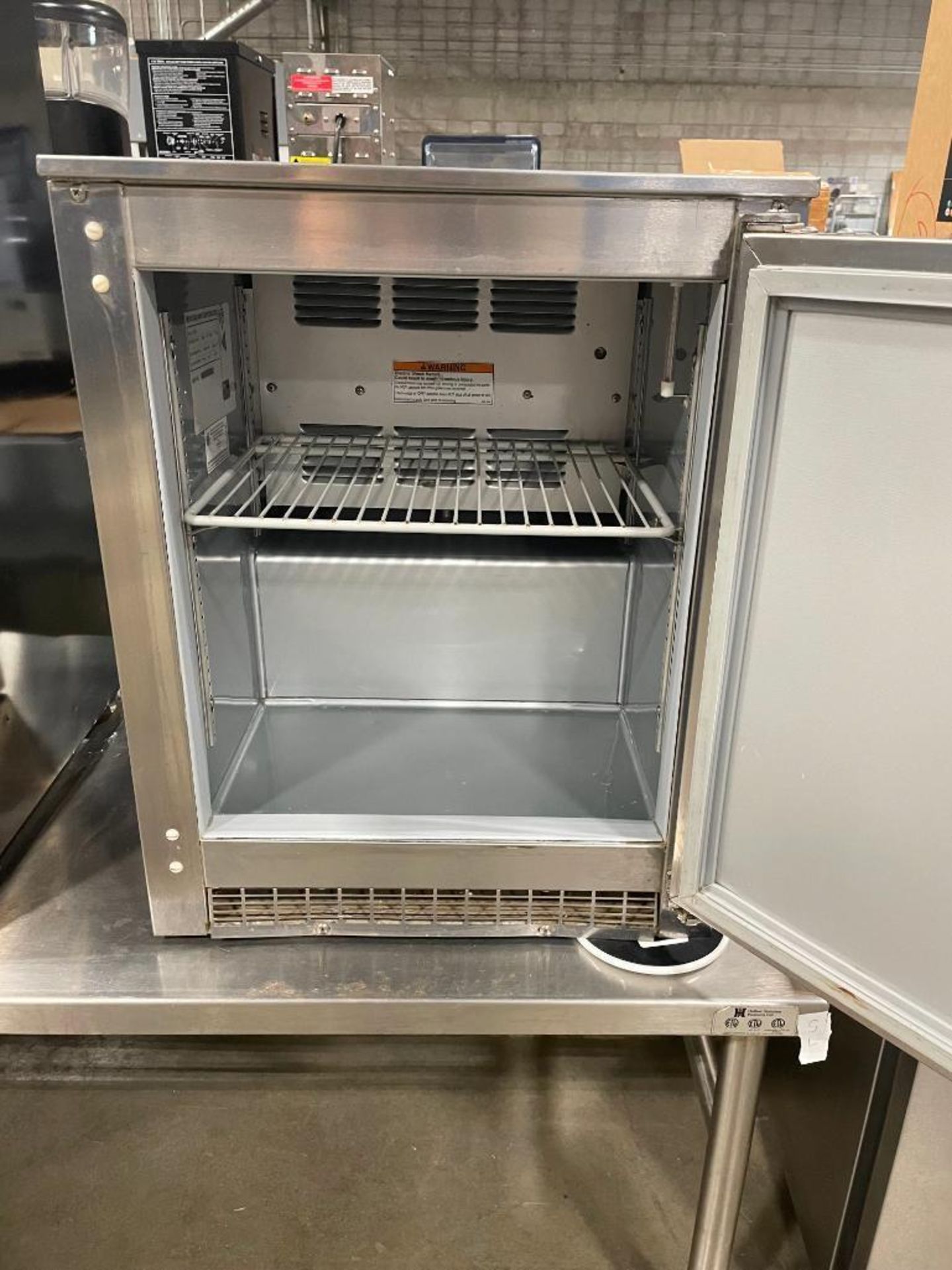 BEVERAGE AIR UCR20Y 20" SINGLE DOOR UNDERCOUNTER COOLER - Image 2 of 8