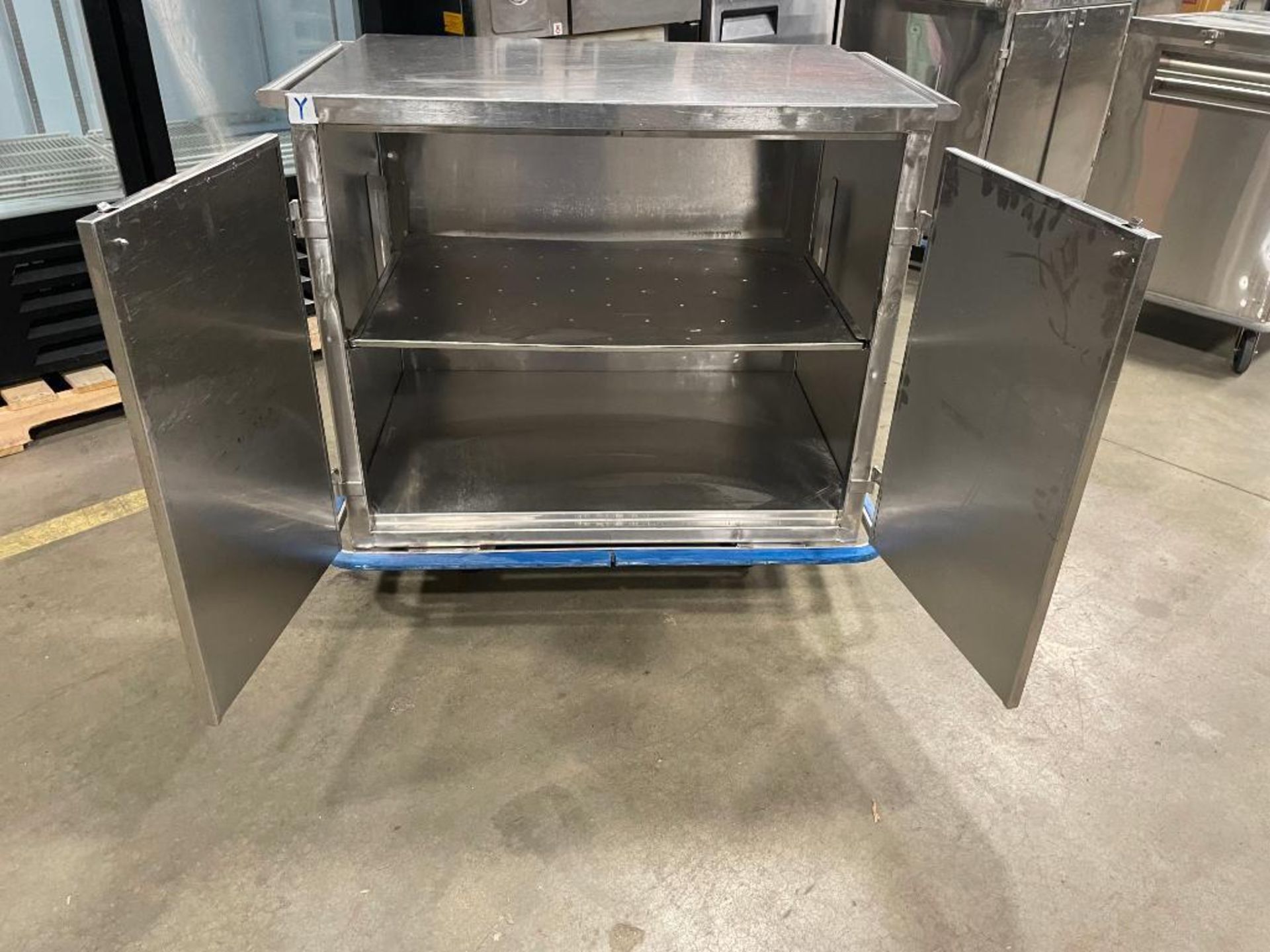 36" X 24.5" STAINLESS STEEL MOBILE CART - Image 2 of 6