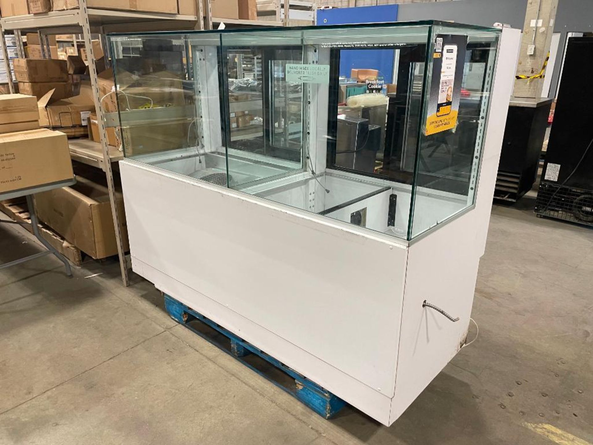 CANADIAN DISPLAY SYSTEMS SQRD6 72" REFRIGERATED DISPLAY CASE - Image 9 of 23