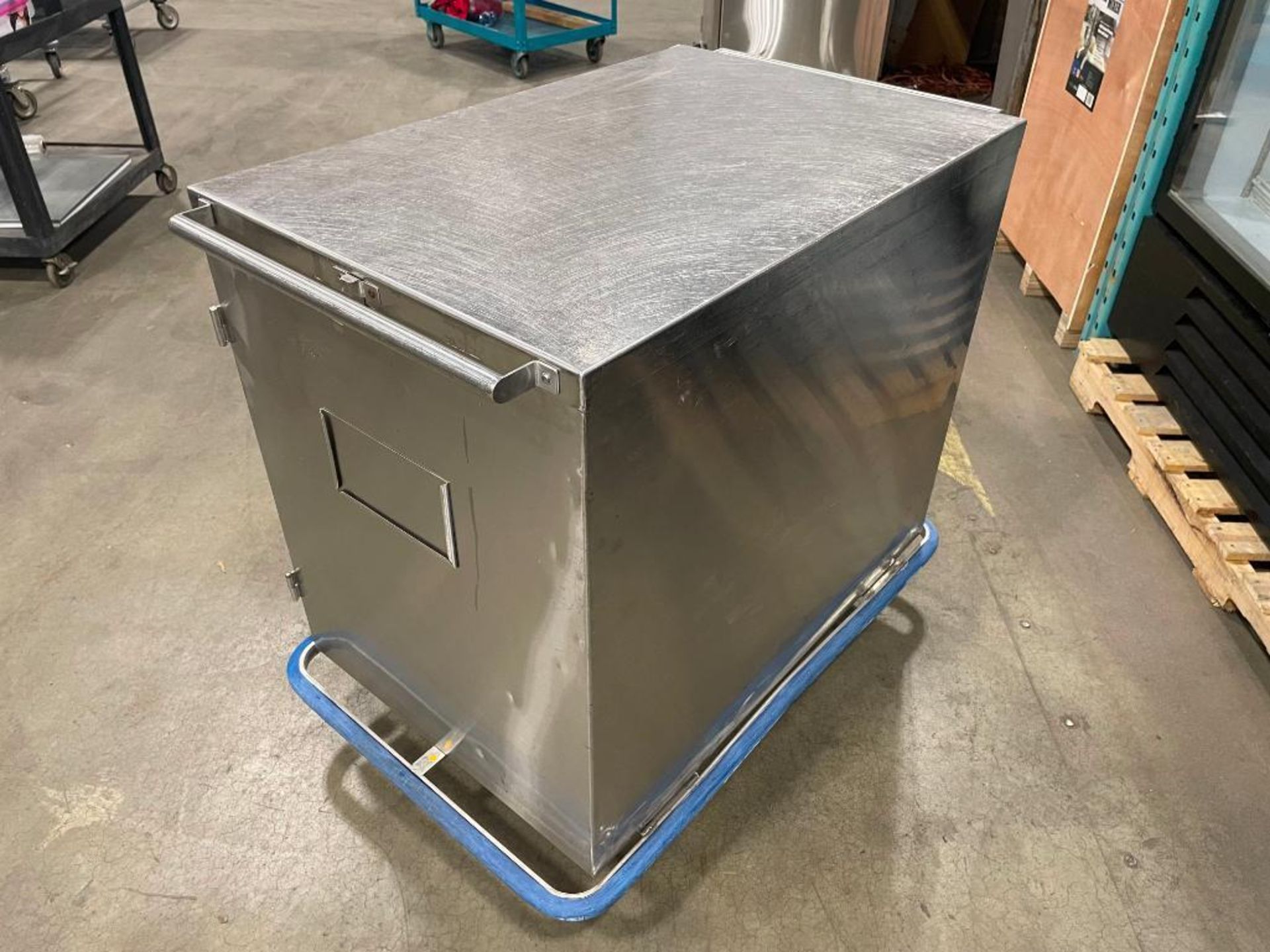 36" X 24.5" STAINLESS STEEL MOBILE CART - Image 4 of 6