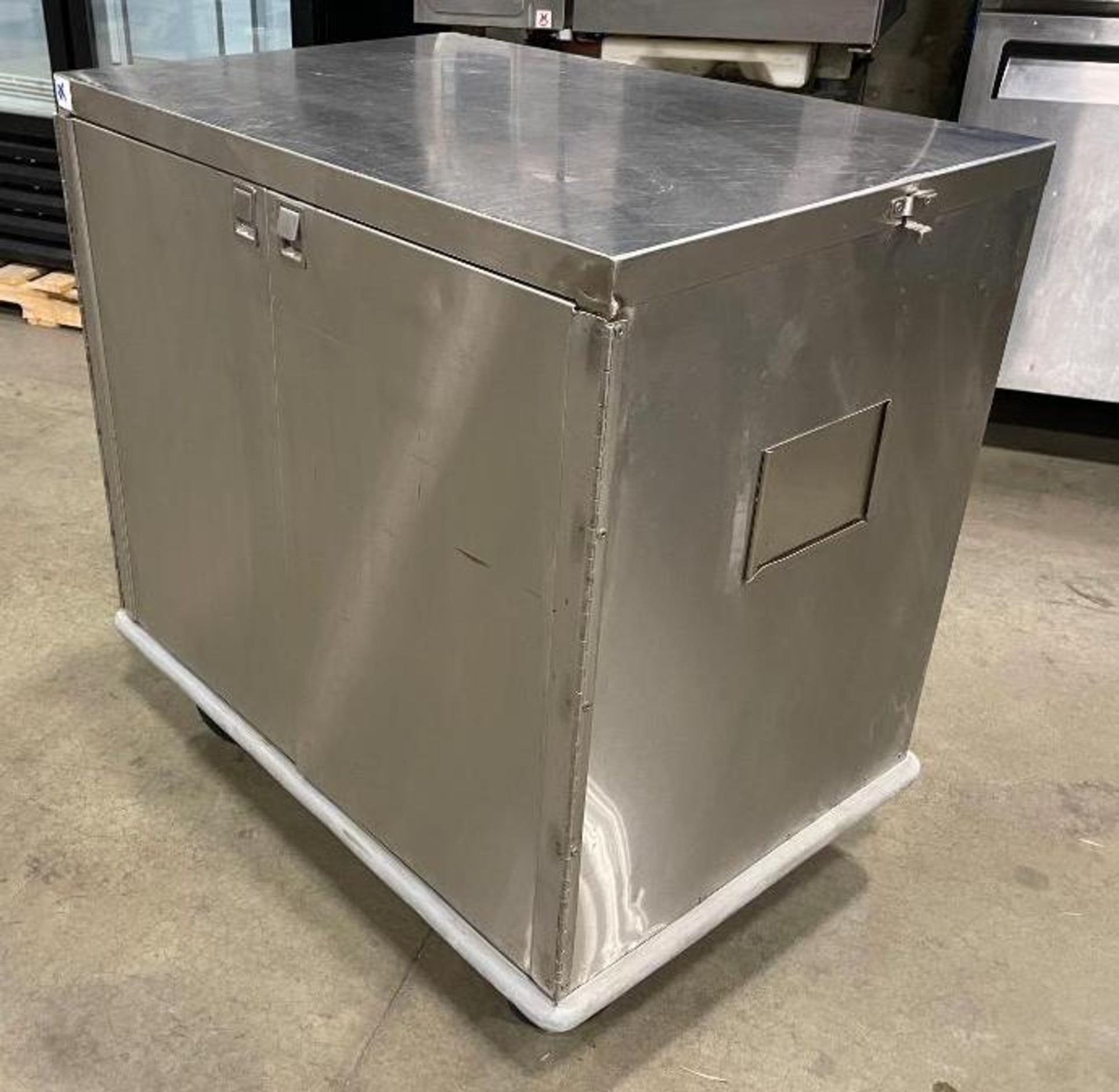 34.5" X 23" STAINLESS STEEL MOBILE CART - Image 6 of 9