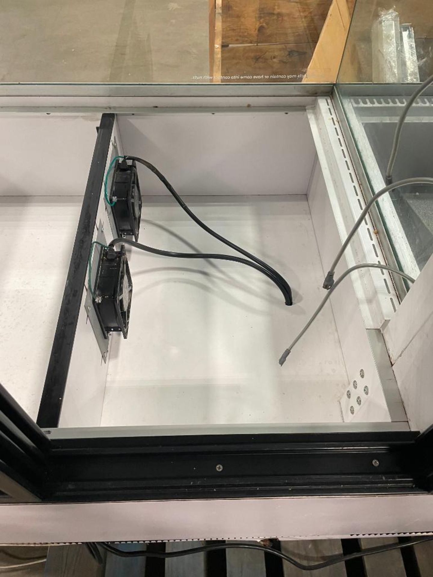 CANADIAN DISPLAY SYSTEMS SQRD6 72" REFRIGERATED DISPLAY CASE - Image 12 of 23