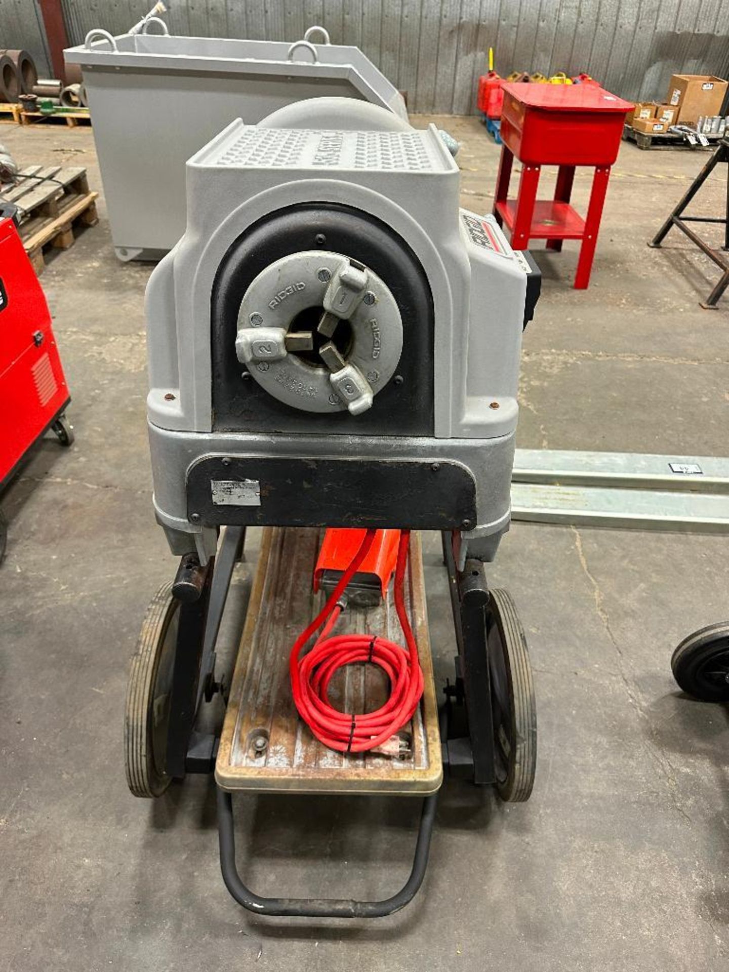 Ridgid 535 Manual Chuck Threader w/ Cutter, Reamer, Foot Pedal, Mobile Stand, Die Head, etc. - Image 9 of 9