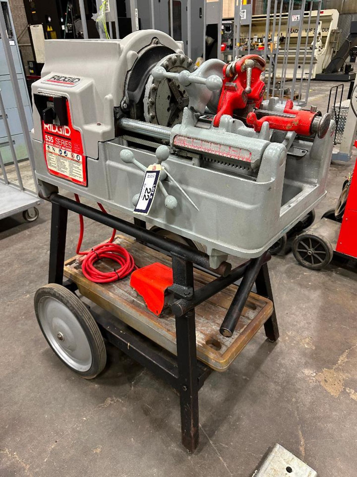 Ridgid 535 Manual Chuck Threader w/ Cutter, Reamer, Foot Pedal, Mobile Stand, Die Head, etc. - Image 2 of 9