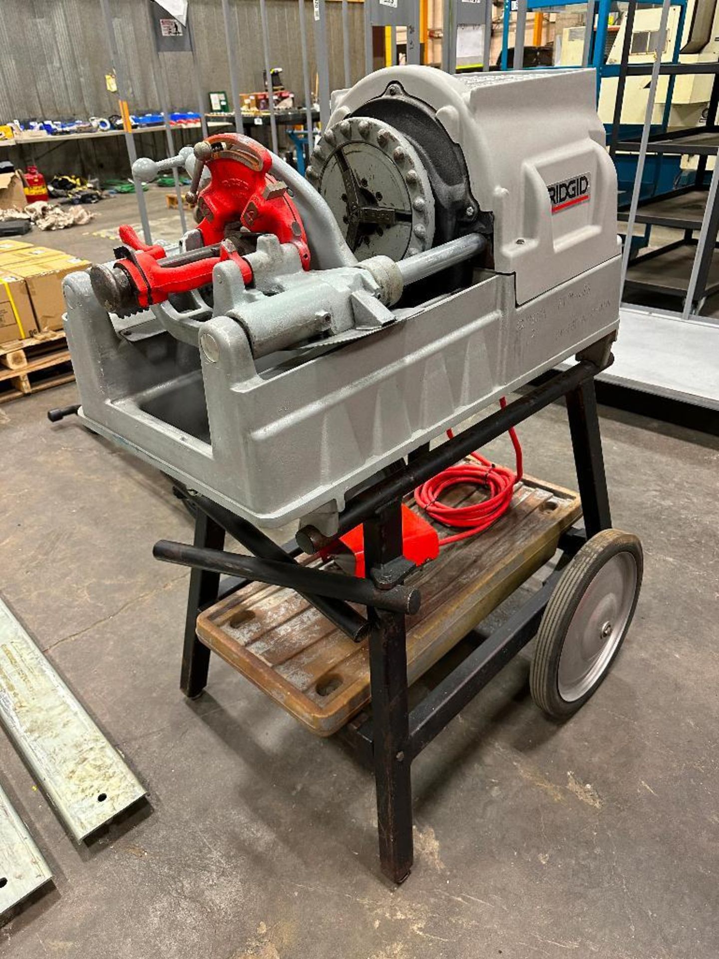 Ridgid 535 Manual Chuck Threader w/ Cutter, Reamer, Foot Pedal, Mobile Stand, Die Head, etc. - Image 5 of 9