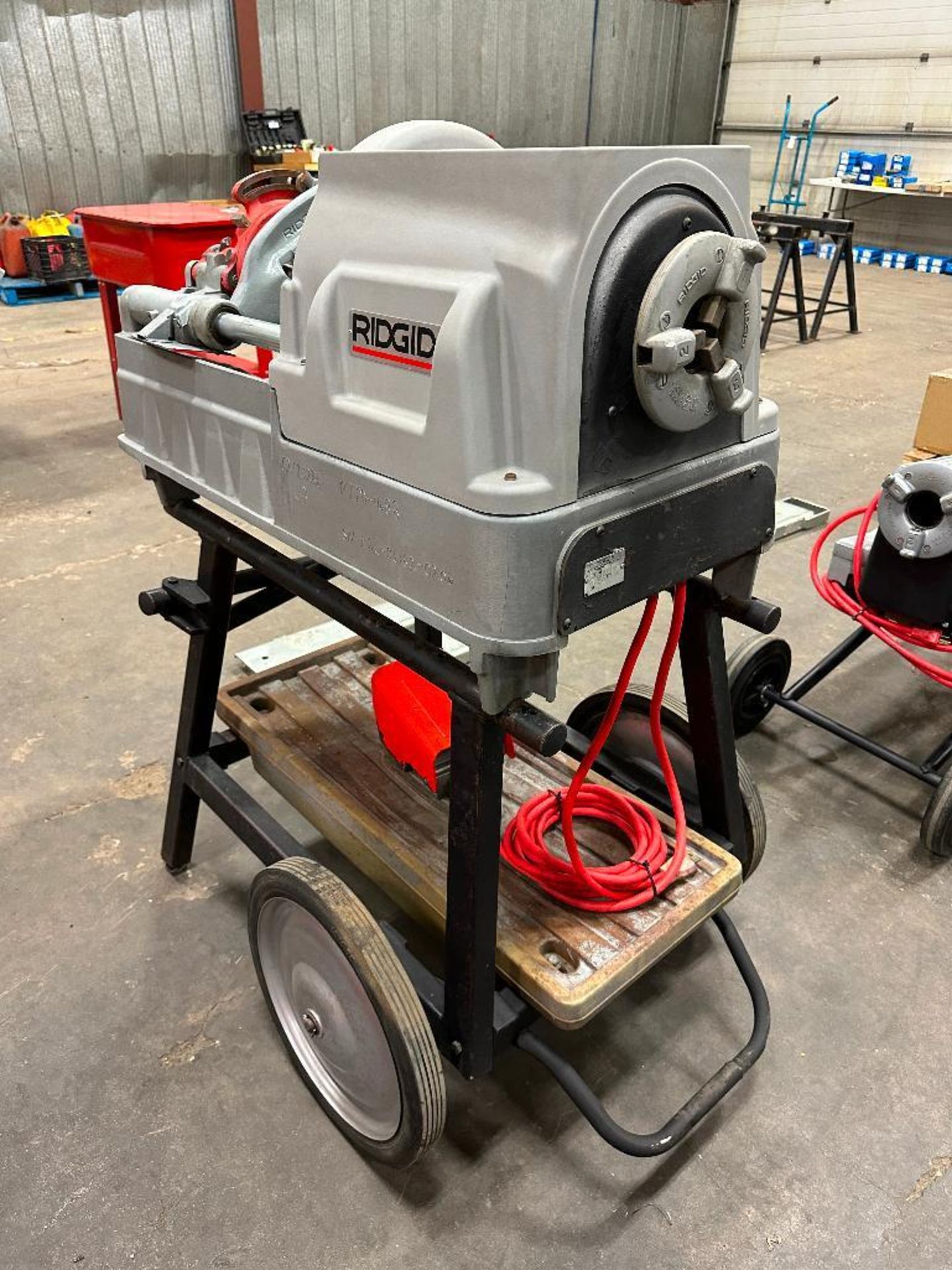 Ridgid 535 Manual Chuck Threader w/ Cutter, Reamer, Foot Pedal, Mobile Stand, Die Head, etc. - Image 6 of 9