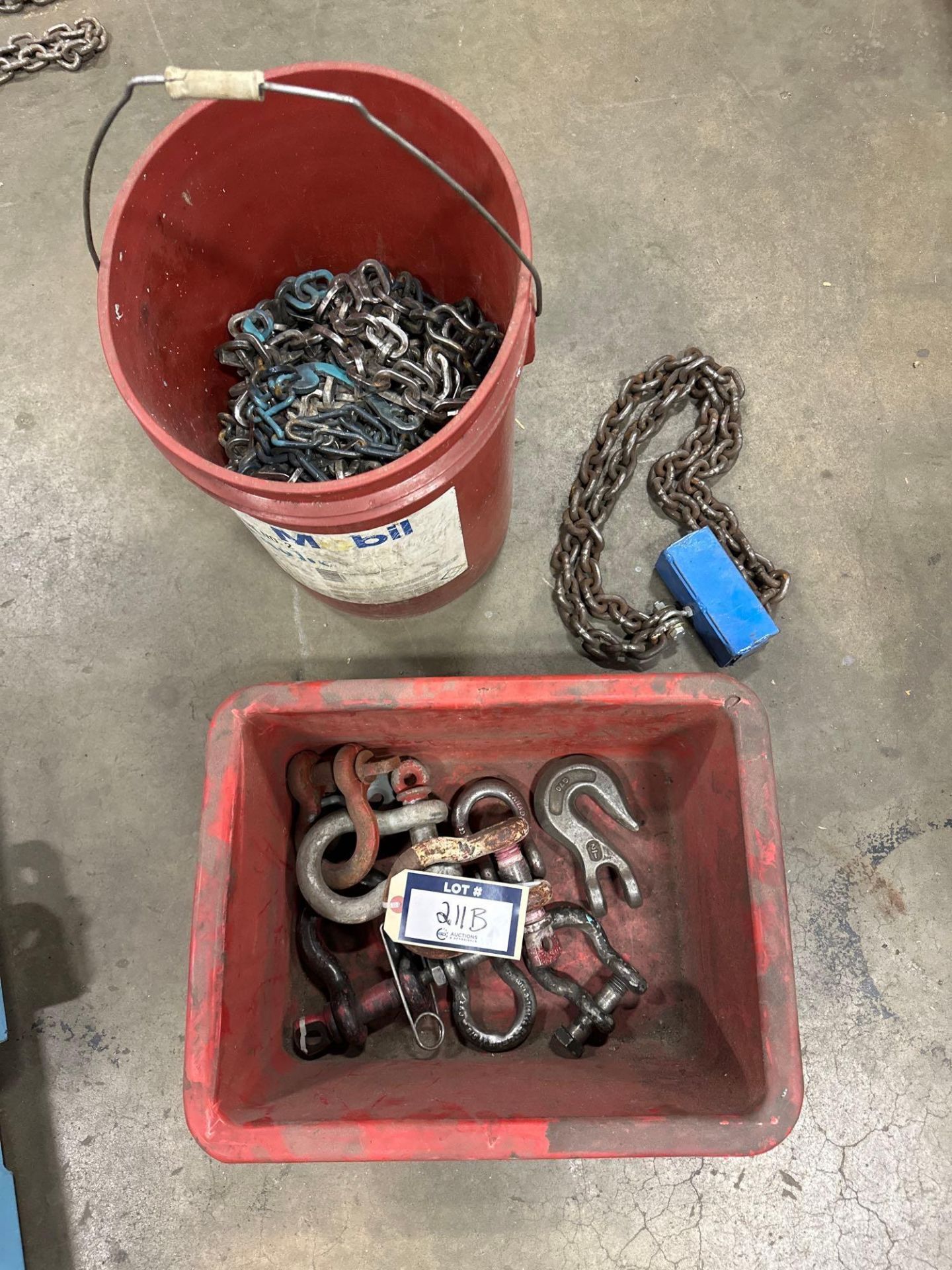 Lot of Asst. Magnetic Lifting Chain, Hoks, Shackles, Chains, etc.