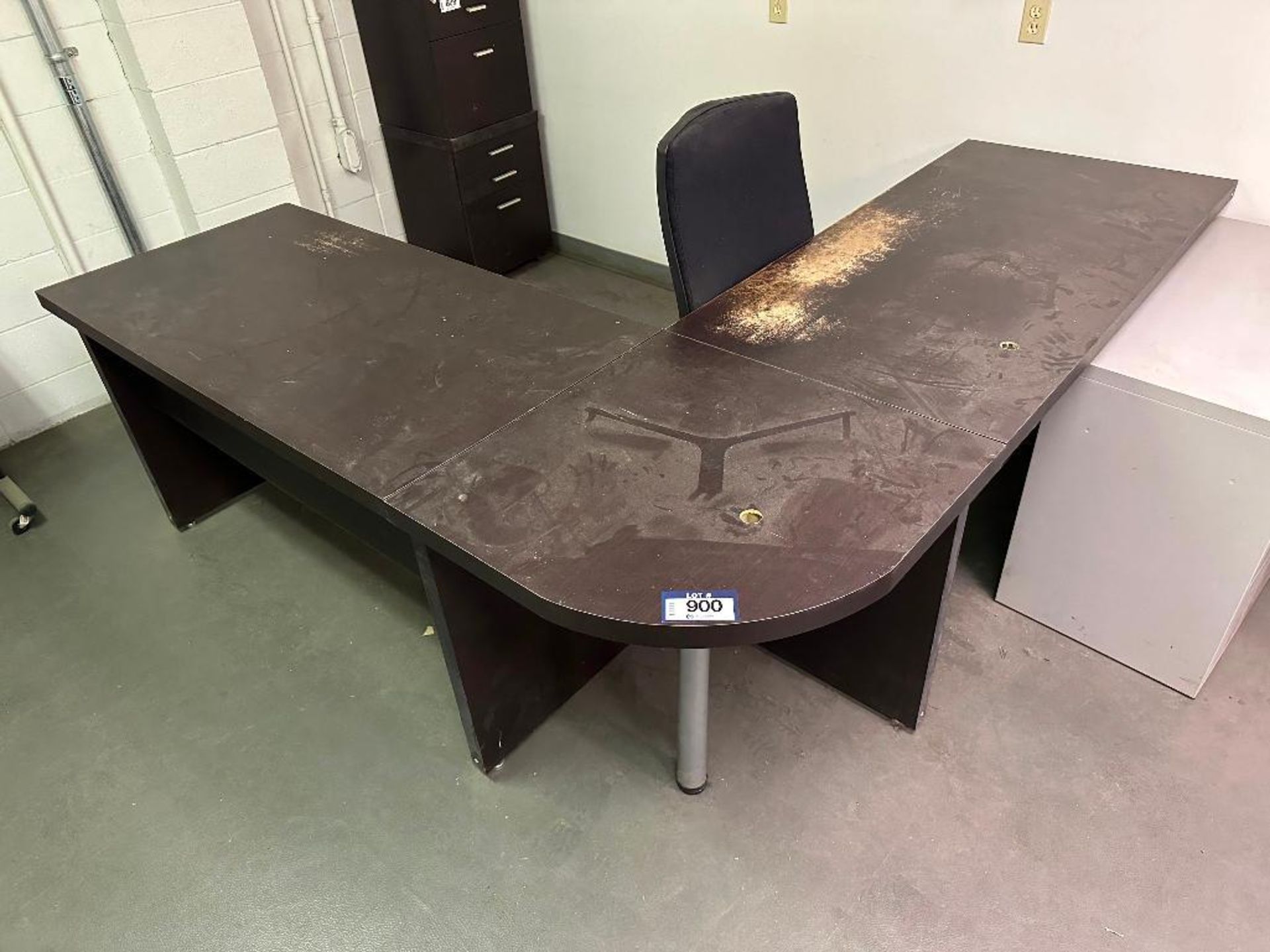 L-Shaped Desk w/ Task Chair
