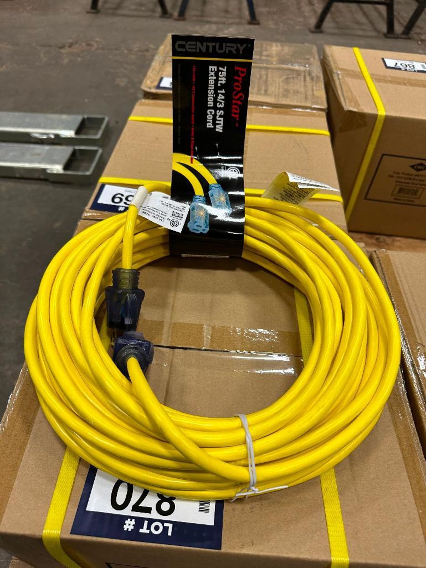 Box of (4) 75' 14/3 Pro Star Lighted Extension Cords - Image 2 of 4