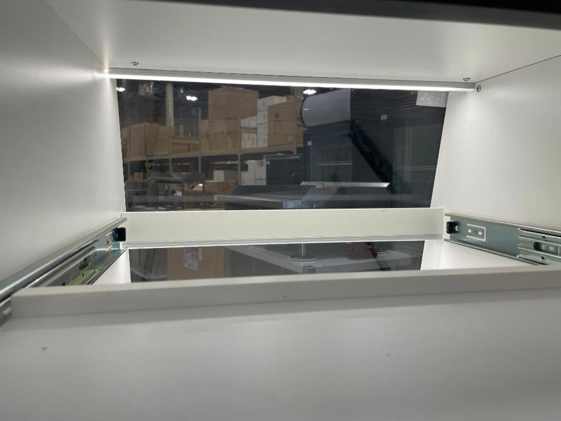 10-SECTIONS LOCKABLE DISPLAY CABINET - Image 9 of 17