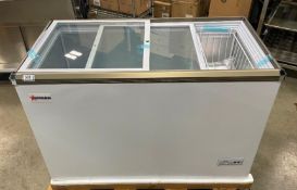 45.7" ICE CREAM DISPLAY CHEST FREEZER WITH FLAT GLASS TOP, OMCAN 45293 - NEW SCRATCH & DENT
