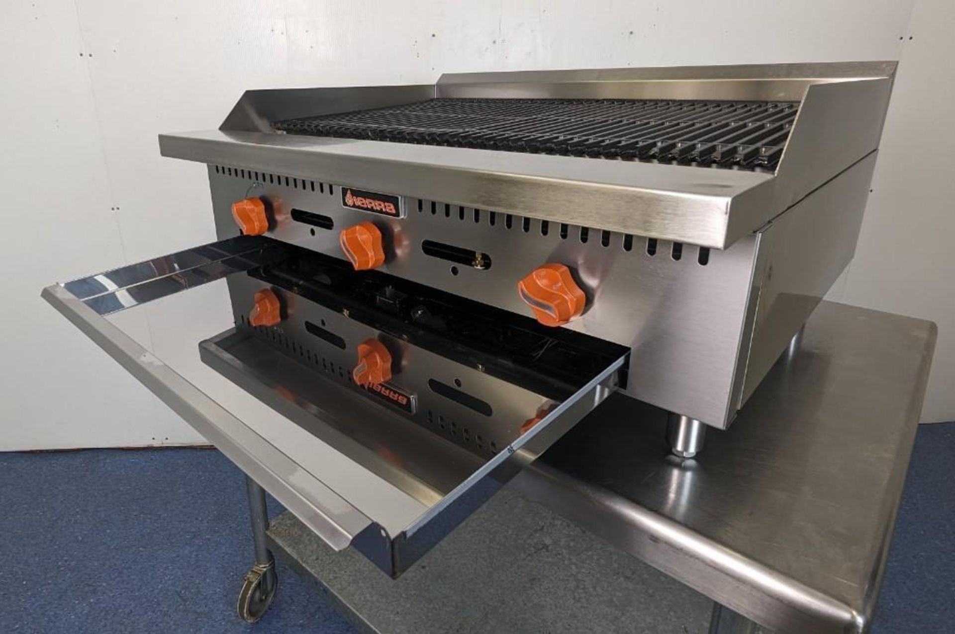 NEW SIERRA RANGE SRRB-36 36" RADIANT CHARBROILER - Image 5 of 10