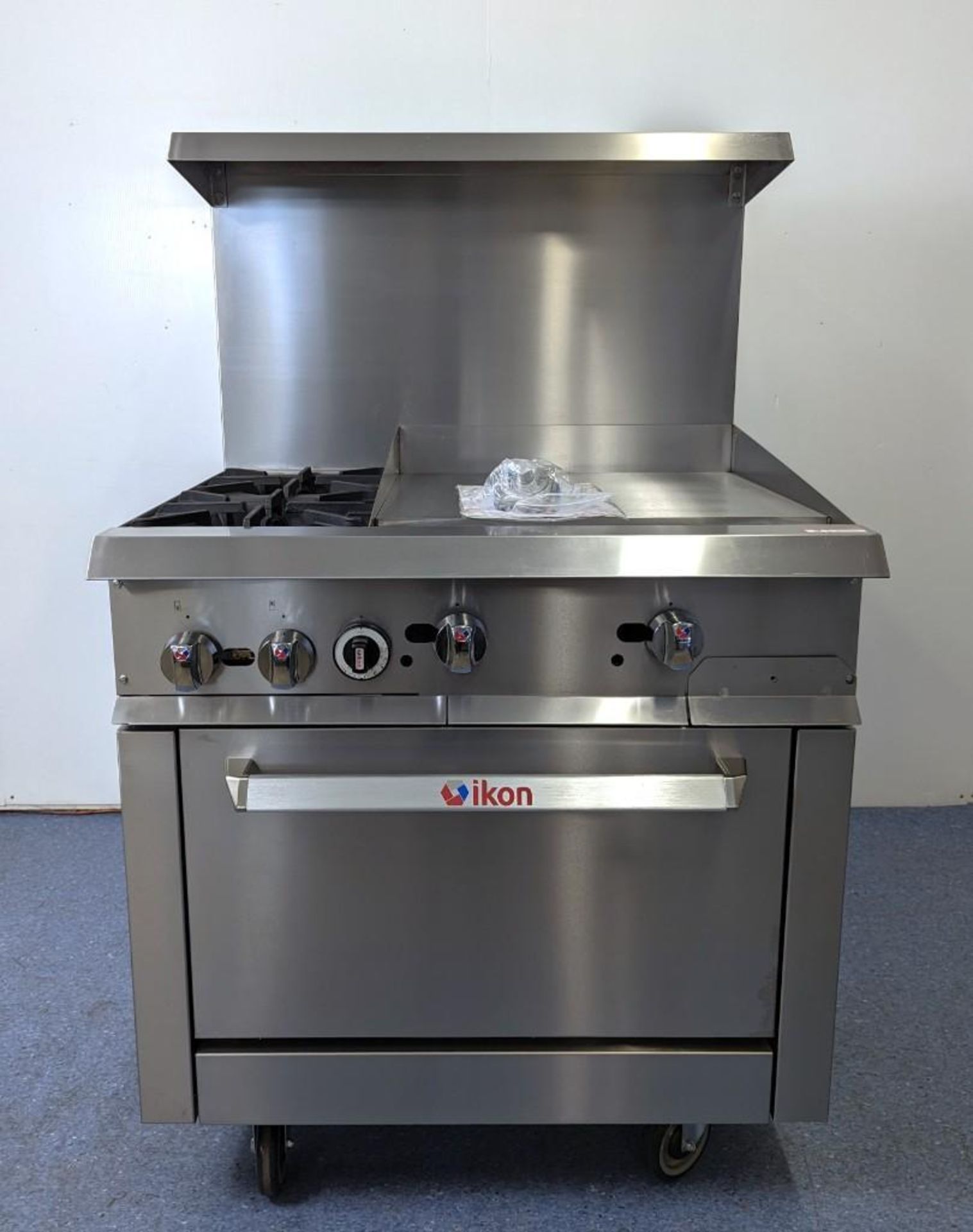 NEW IKON IR-2B-24MG-36 36" 2 BURNER GAS RANGE W/ GRIDDLE & STANDARD OVEN - Image 4 of 15