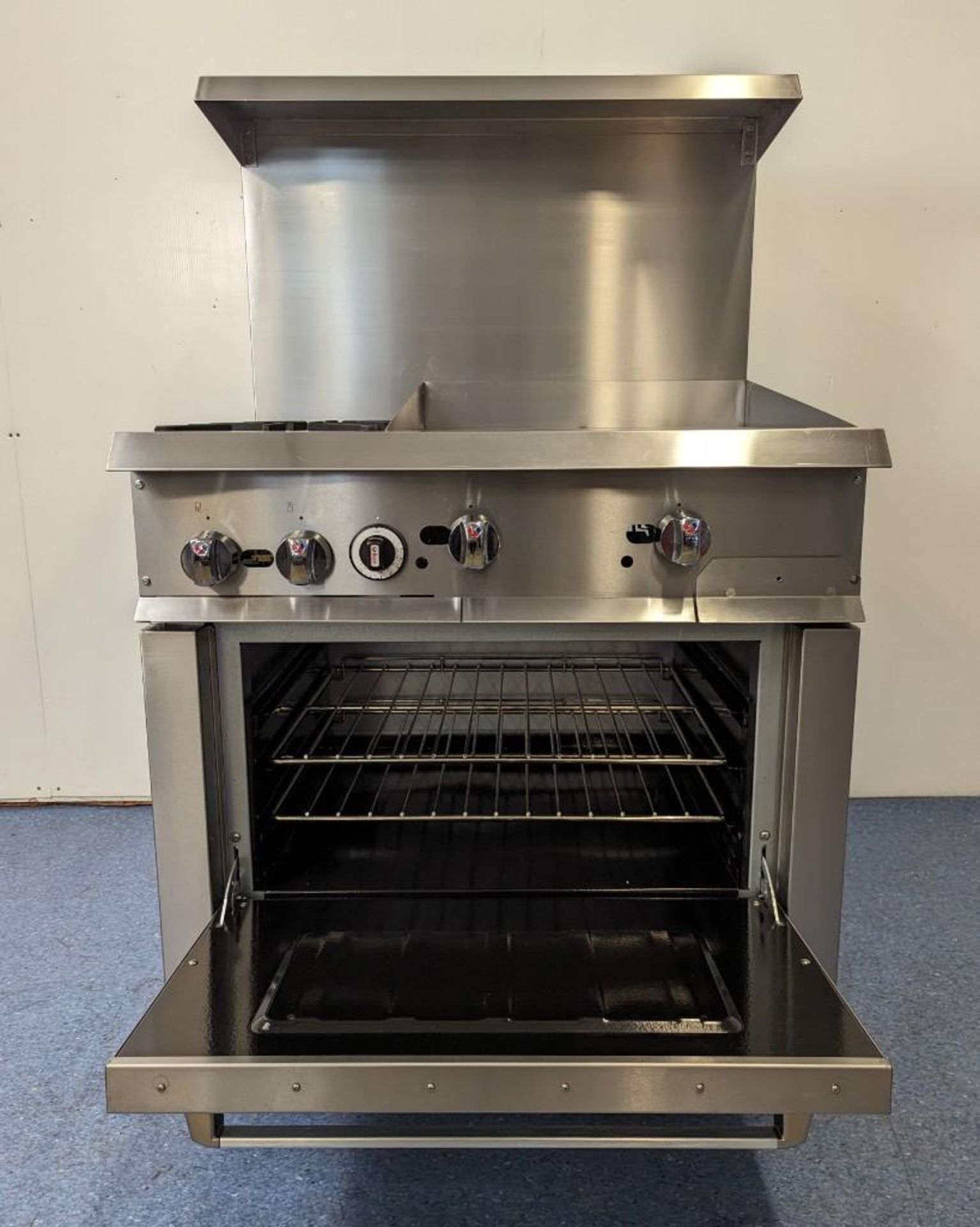 NEW IKON IR-2B-24MG-36 36" 2 BURNER GAS RANGE W/ GRIDDLE & STANDARD OVEN - Image 9 of 15