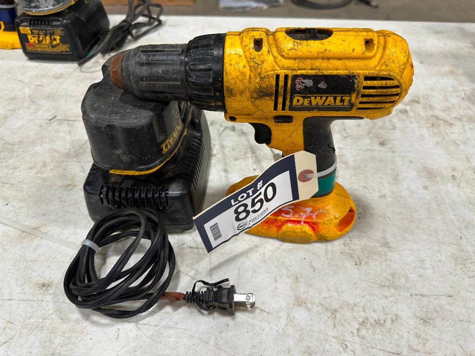 DeWalt 18V DC759 Cordless Drill w/ Battery and Charger