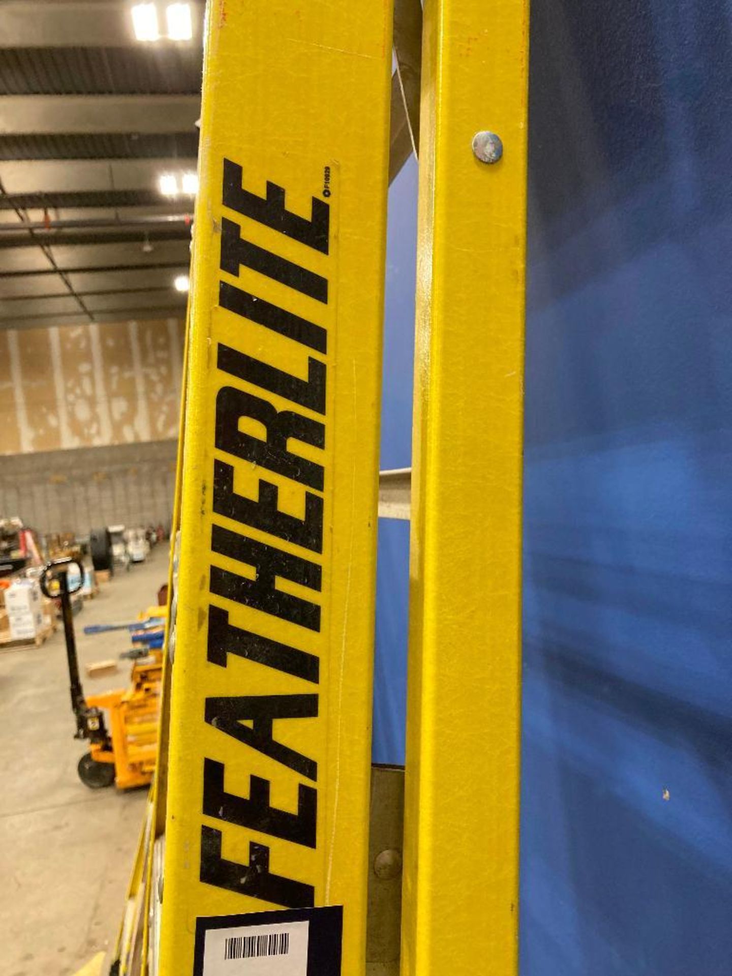 Featherlite 8' Fiberglass Platform Step Ladder - Image 5 of 5