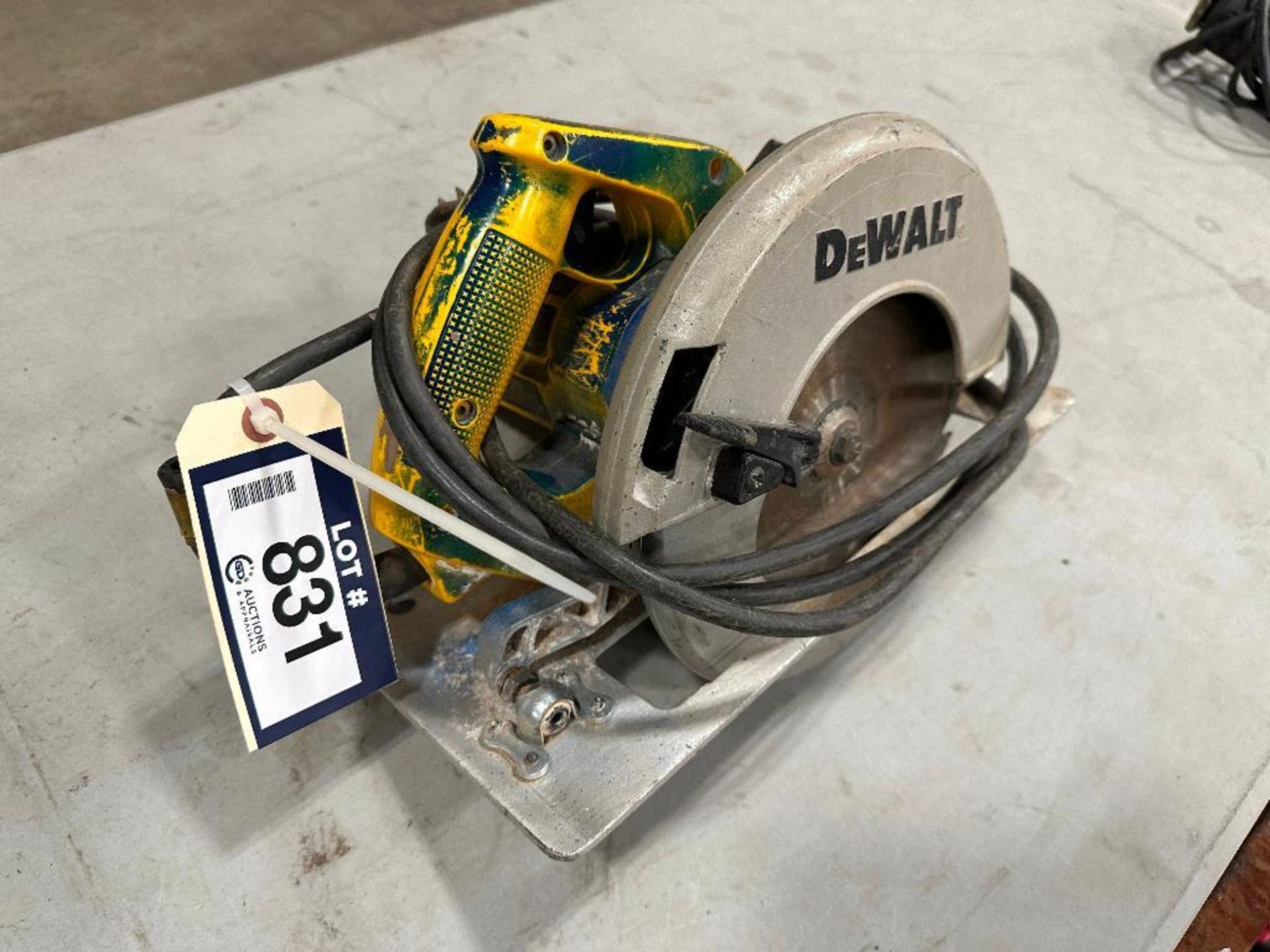 DeWalt DW384 8-1/4" Circular Saw - Image 3 of 5