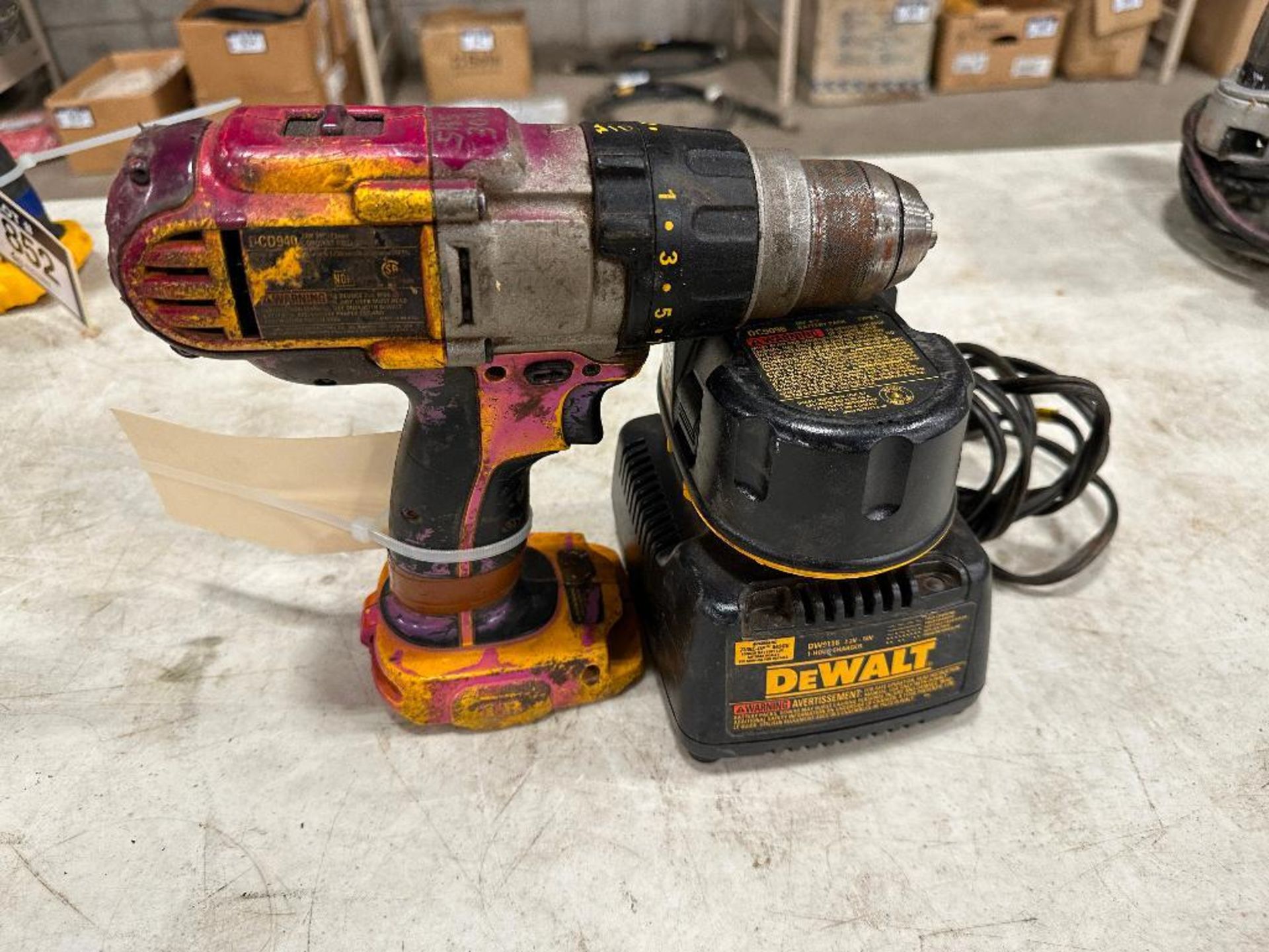 DeWalt 18V DCD940 Cordless Drill w/ Battery and Charger - Image 4 of 5