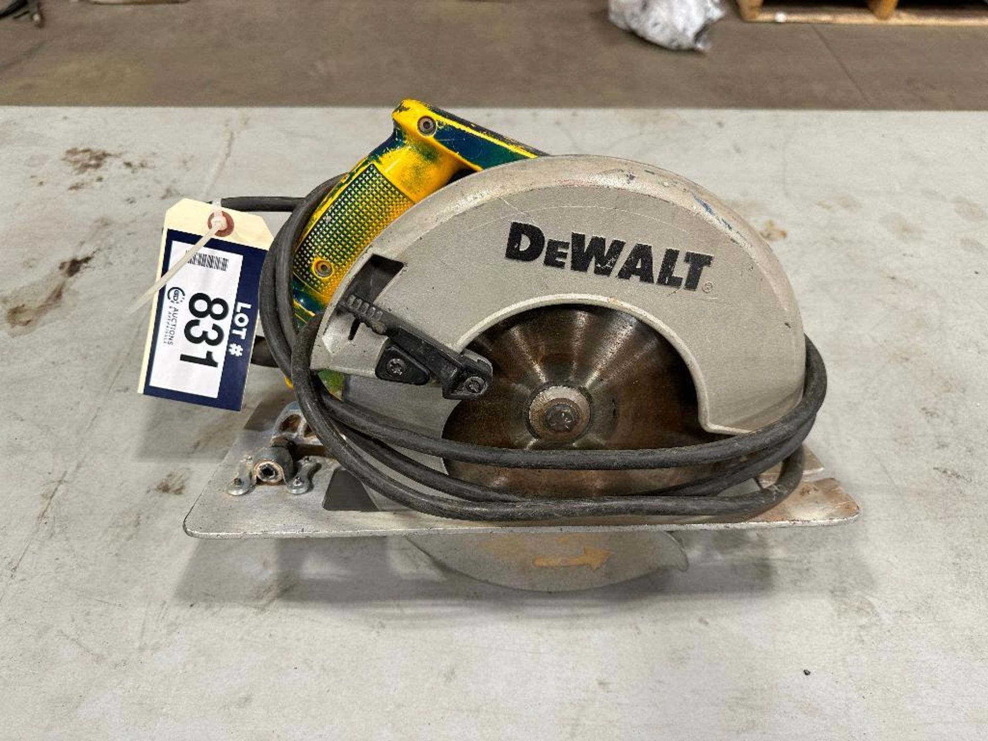 DeWalt DW384 8-1/4" Circular Saw
