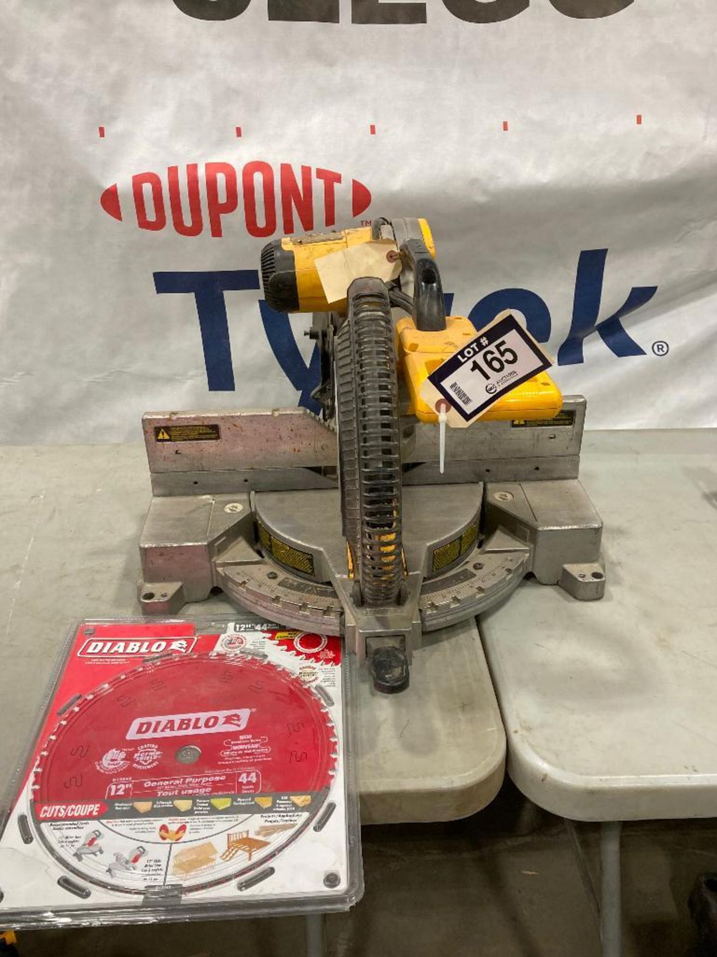 DeWalt DW716 12" Double-Bevel Compound Miter Saw w. Diablo 12" Blade