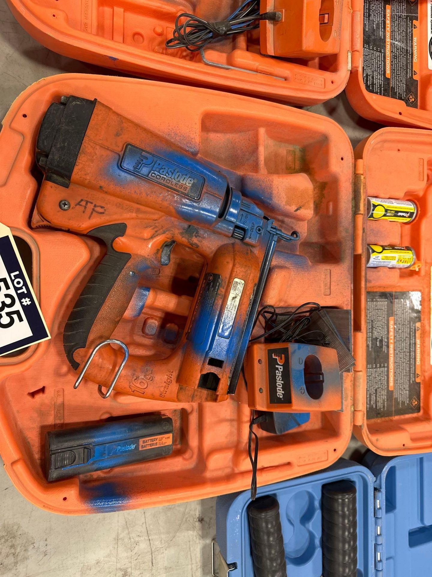 Paslode Cordless Finishing Nailer IM250S w/ (1) Battery and Charger - Image 3 of 4