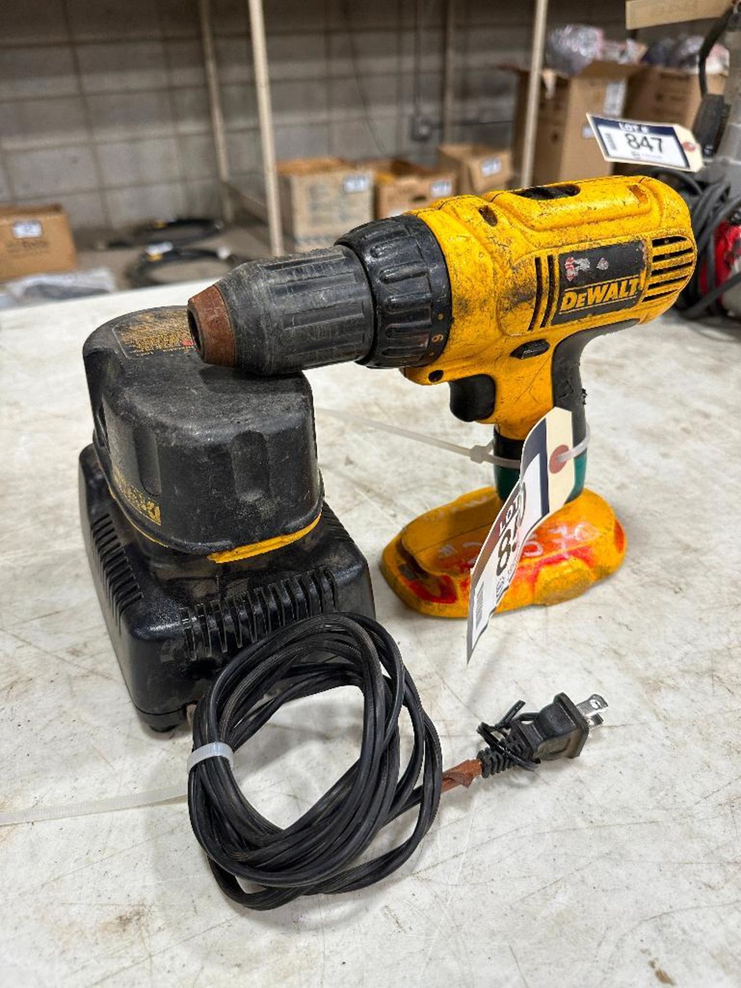 DeWalt 18V DC759 Cordless Drill w/ Battery and Charger - Image 2 of 5