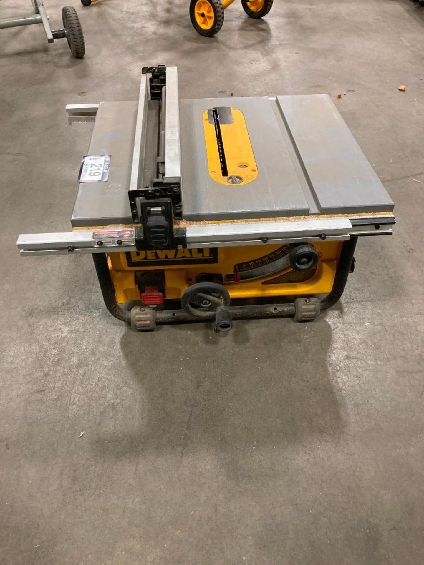 DeWalt DWE7480 10" Compact Jobsite Table Saw - Image 3 of 6