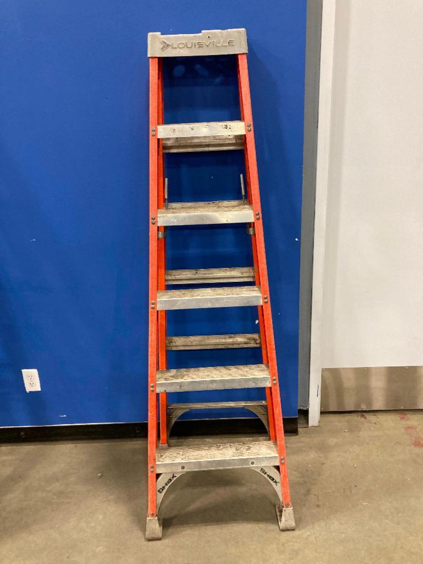 Louisville 6' Fiberglass Step Ladder