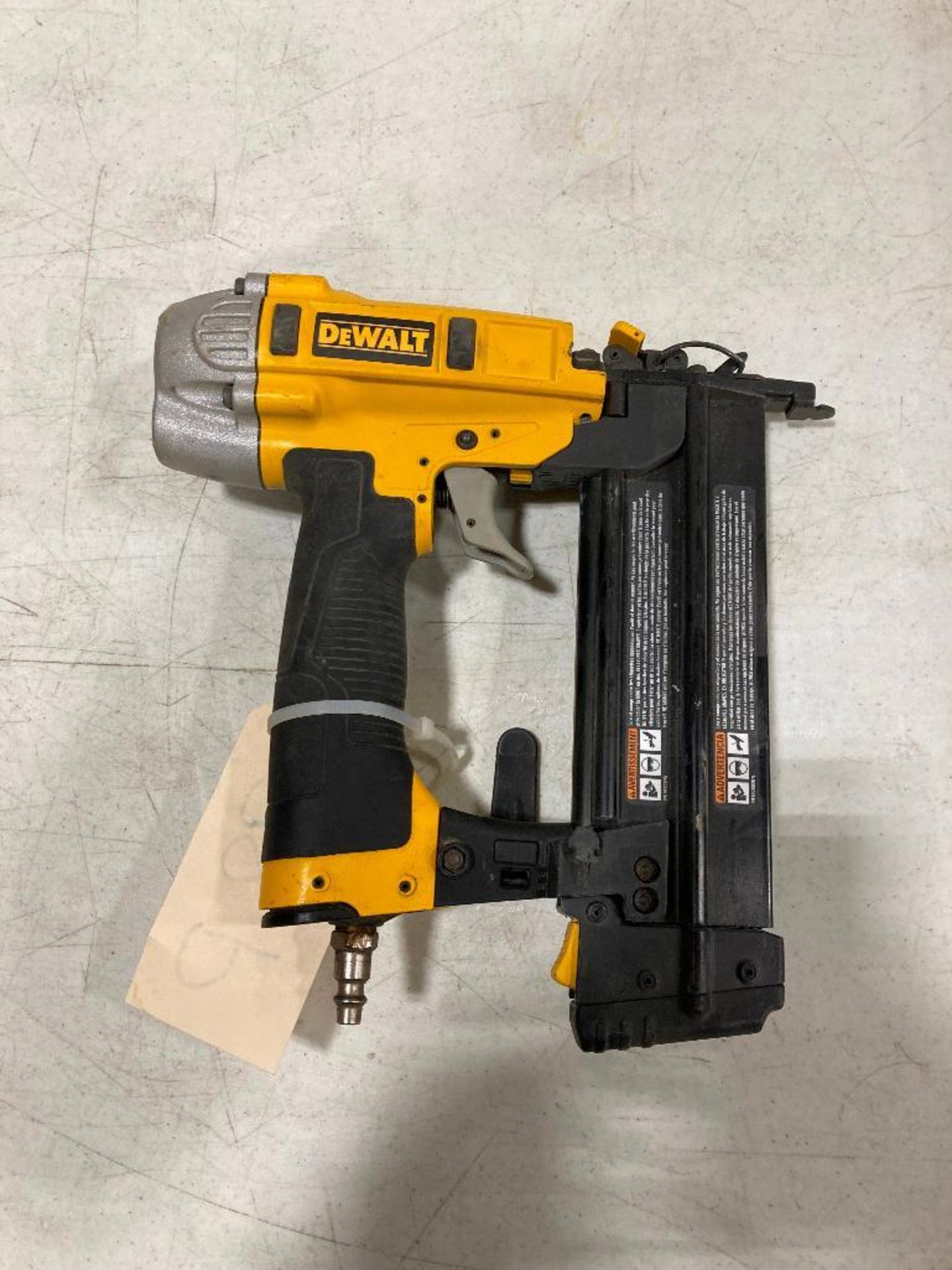 DeWalt DWFP12231 18Ga. Pneumatic Brad Nailer - Image 2 of 4