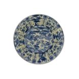 A LARGE CHINESE EXPORT ZHANGZHOU ‘SWATOW’ BLUE AND WHITE PORCELAIN CHARGER, WANLI PERIOD, 1573-1620