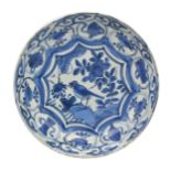 A CHINESE BLUE AND WHITE ‘KRAAK PORSELEIN’ SAUCER DISH, MING DYNASTY, WANLI PERIOD, 1573 – 1619