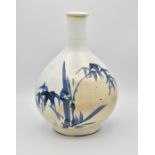 A JAPANESE BLUE AND WHITE PORCELAIN BOTTLE VASE, LATE 18TH/EARLY 19H CENTURY