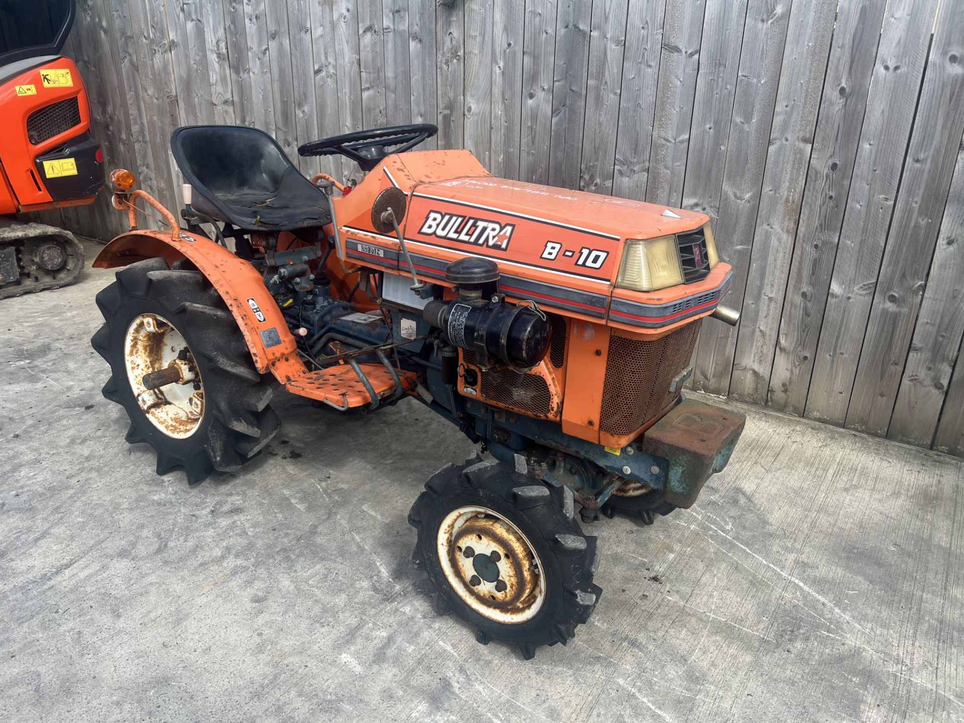 Kubota 4WD diesel compact tractor - Image 2 of 6