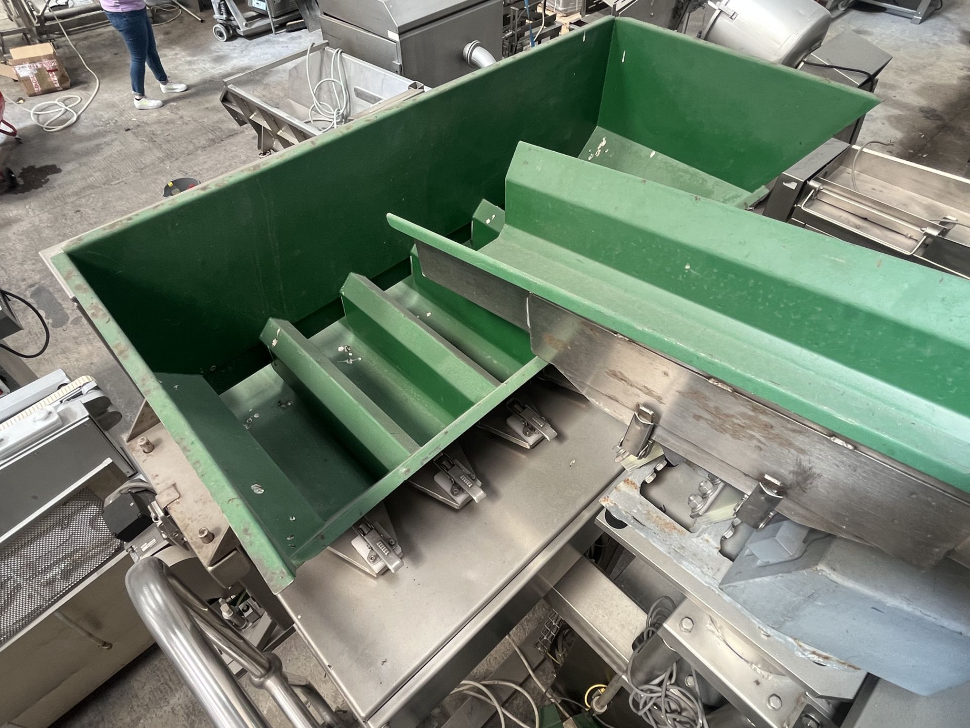 WARD BECKER LINEAR MULTIHEAD WEIGHER 2004 6 BUCKET LINEAR WEIGHER  MODEL - M2L6/12 - Image 6 of 9